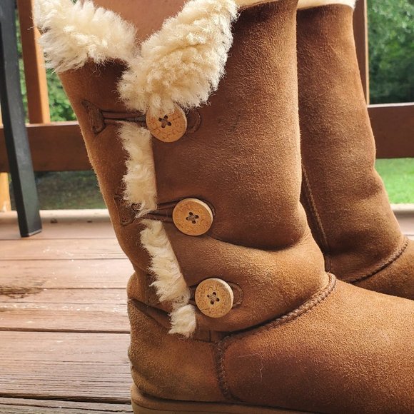 UGG | Shoes | Ugg Bailey Button Triplet 